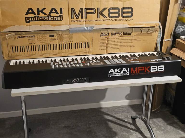 Akai MPK88 Keyboard Controller Full Weighted USB Midi Piano