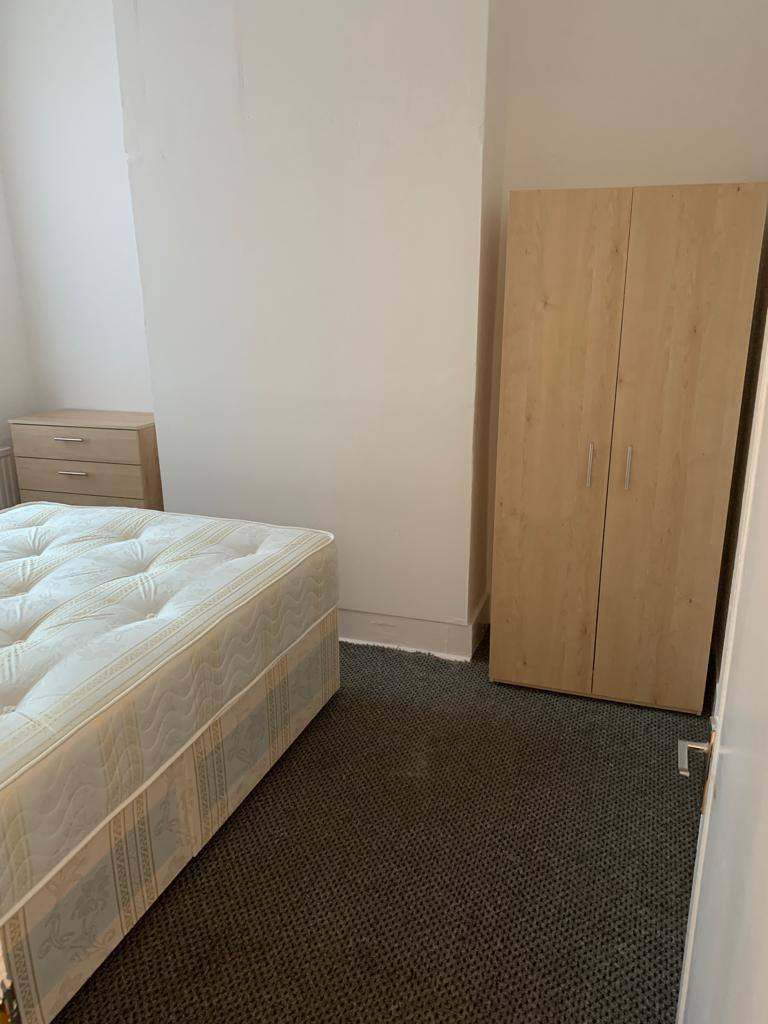 Fully Furnished Rooms Available in House Share. Ideal for UC Applicants 35 years old and over.