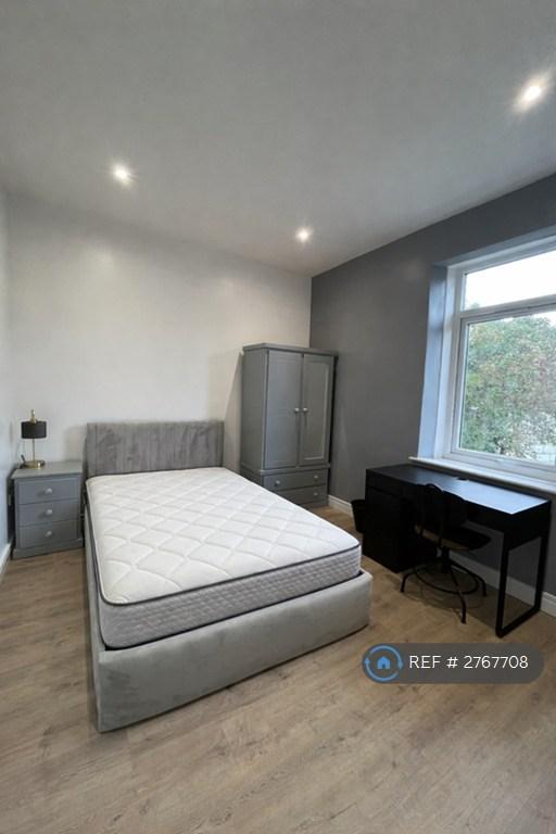 1 bedroom in Ash Street, Huddersfield, HD1 (#2767708)