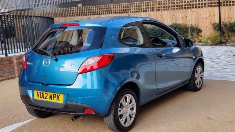 Mazda, 2, Hatchback, 2012, Manual, 1.3 Petrol + SOLID 
