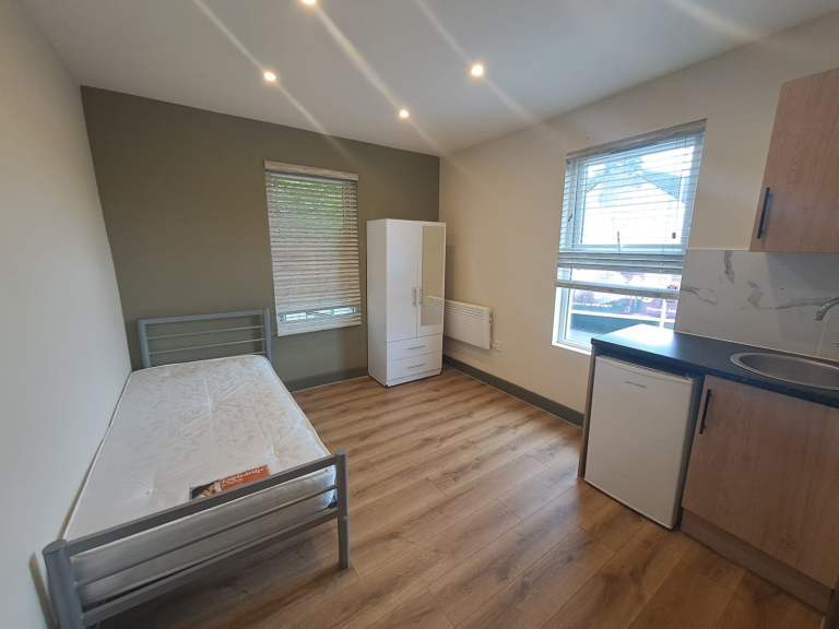 Studio Room Available – Castle Road, Chatham ME4