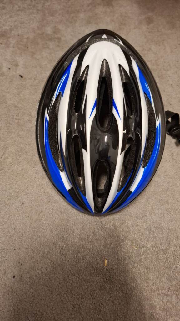 DUNLOP HELMET 53-55CM VERY GOOD CONDITION. PRICE REDUCED!