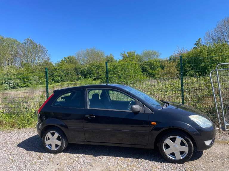 FORD FIESTA 1.4 ZETEC 04 REG BLACK 3 DOOR MOT NOVEMBER 2ND 2026 SERVICE HISTORY 40+MPG