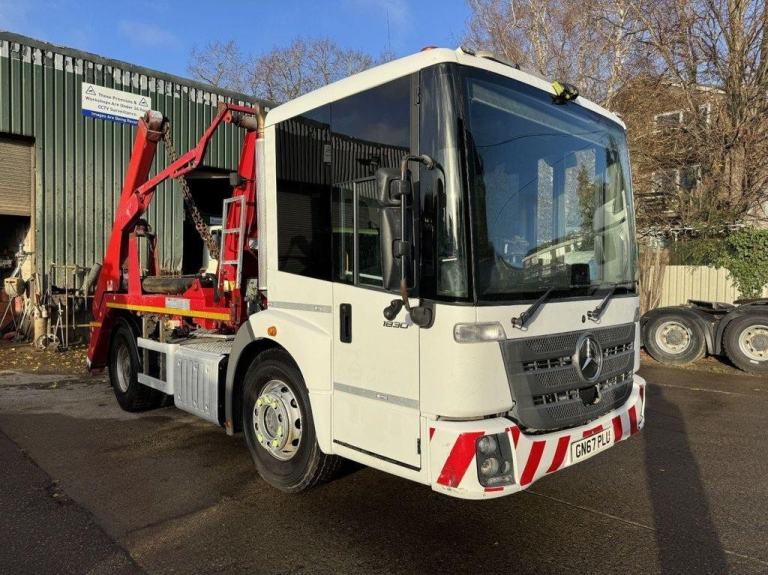 image for 2018 MERCEDES ECONIC 1830 SKIP LOADER
