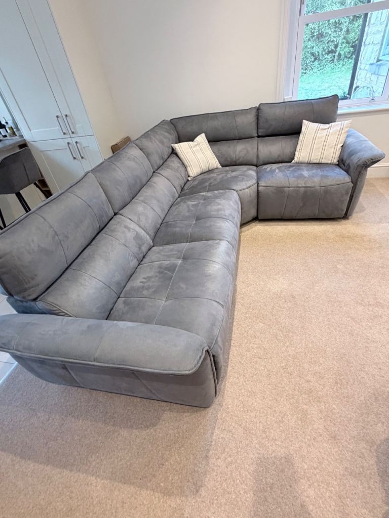 Cadenza corner sofa with power reclining seats and headrest ( Sofology)