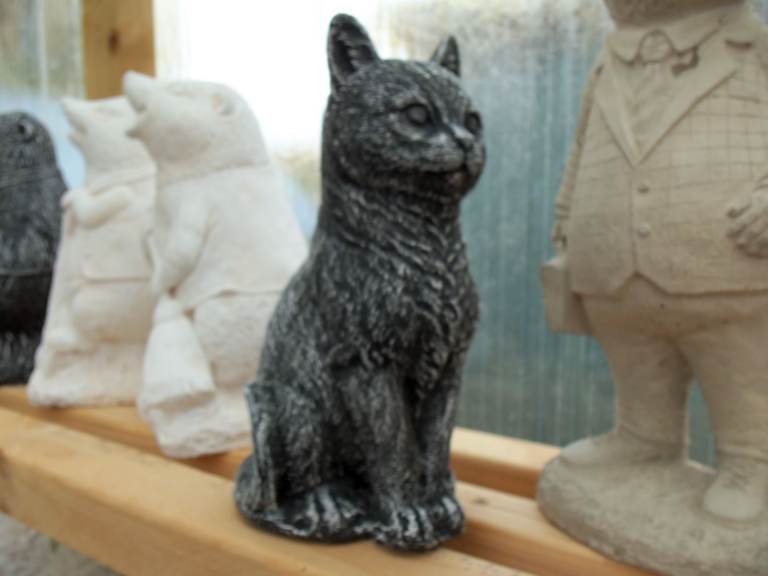 Stone Cat Garden Ornament – Grey, Good Condition