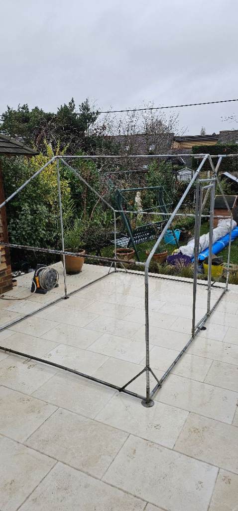 Walk in animal cage 3m x 2m chicken rabbit guinea pig