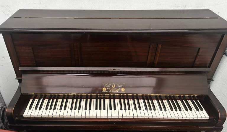 UPRIGHT PIANO, HORNE THOMPSON & CO.