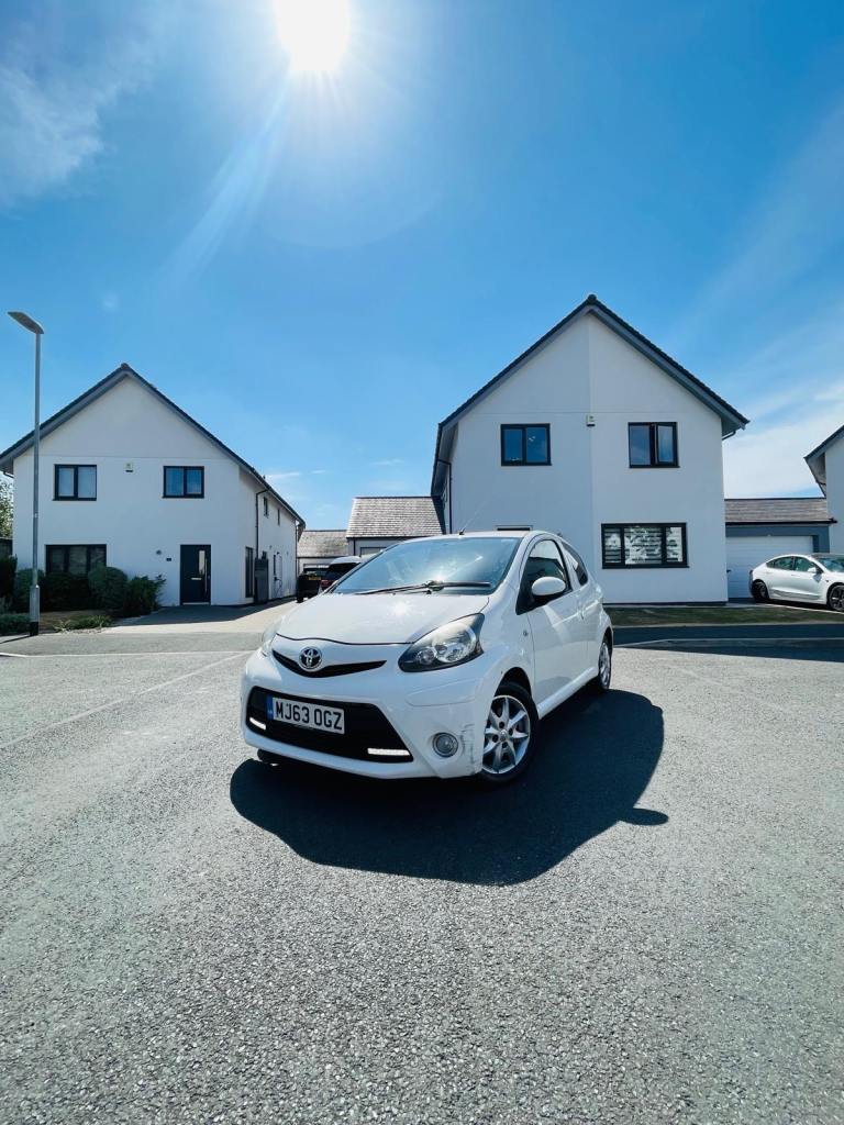 Toyota, AYGO, Hatchback, 2013, Manual, 998 (cc), 3 doors