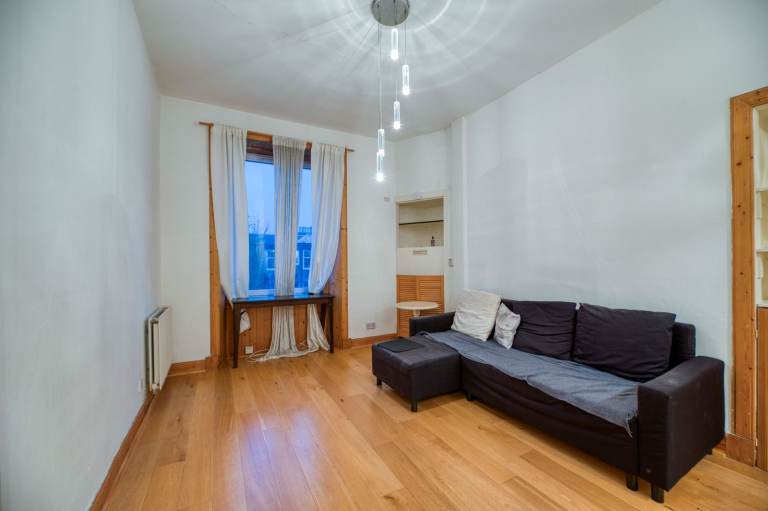 Spacious, 1 bedroom, 3rd floor flat in Slateford – available November