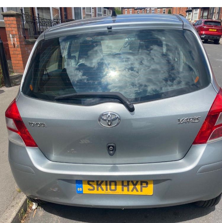 Toyota Yaris (2010) – Silver, Good Condition