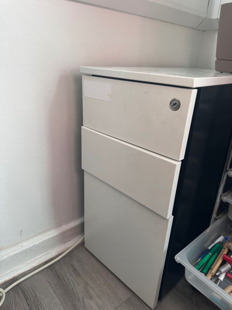 White Metal Filing Cabinet with 3 Drawers and Lock