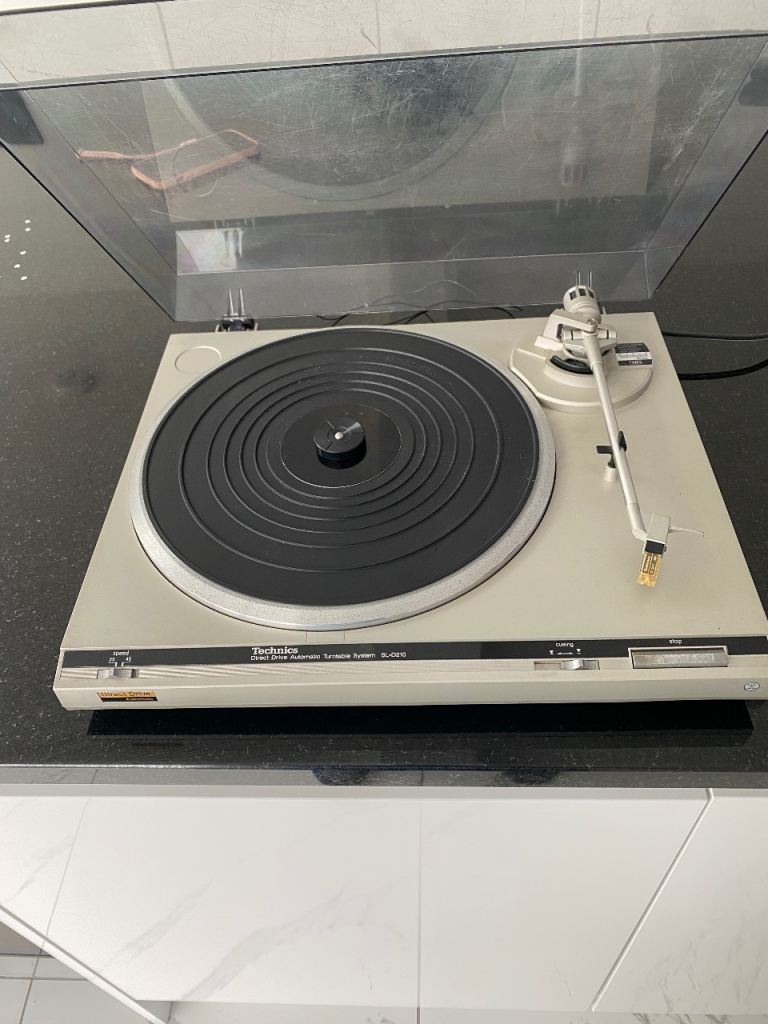 Turntable…Technics SL-D210 Direct Drive Automatic Turntable