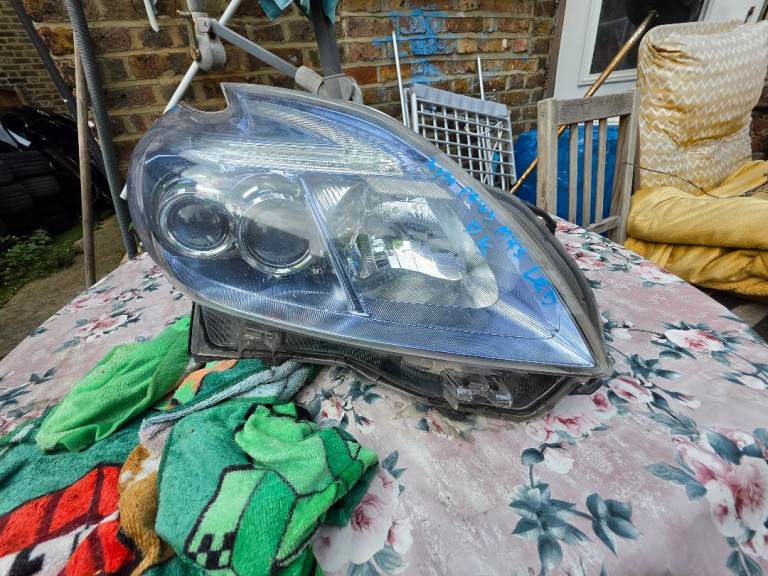 TOYOTA PRIUS MK3  FACELIFT Driver Side LED XENON HEADLIGHT Breaking Parts 