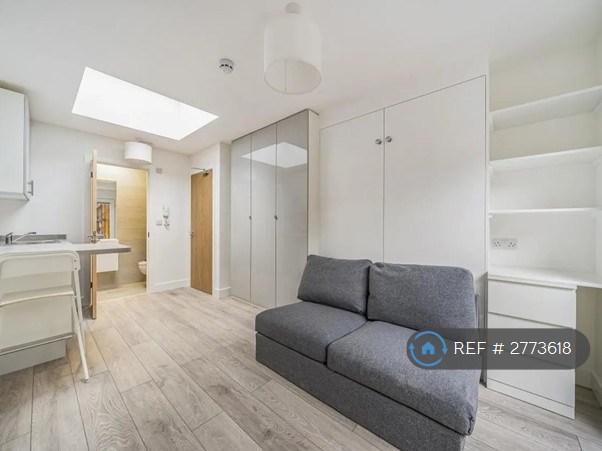 Studio flat in Lee, London, SE12 (#2773618)