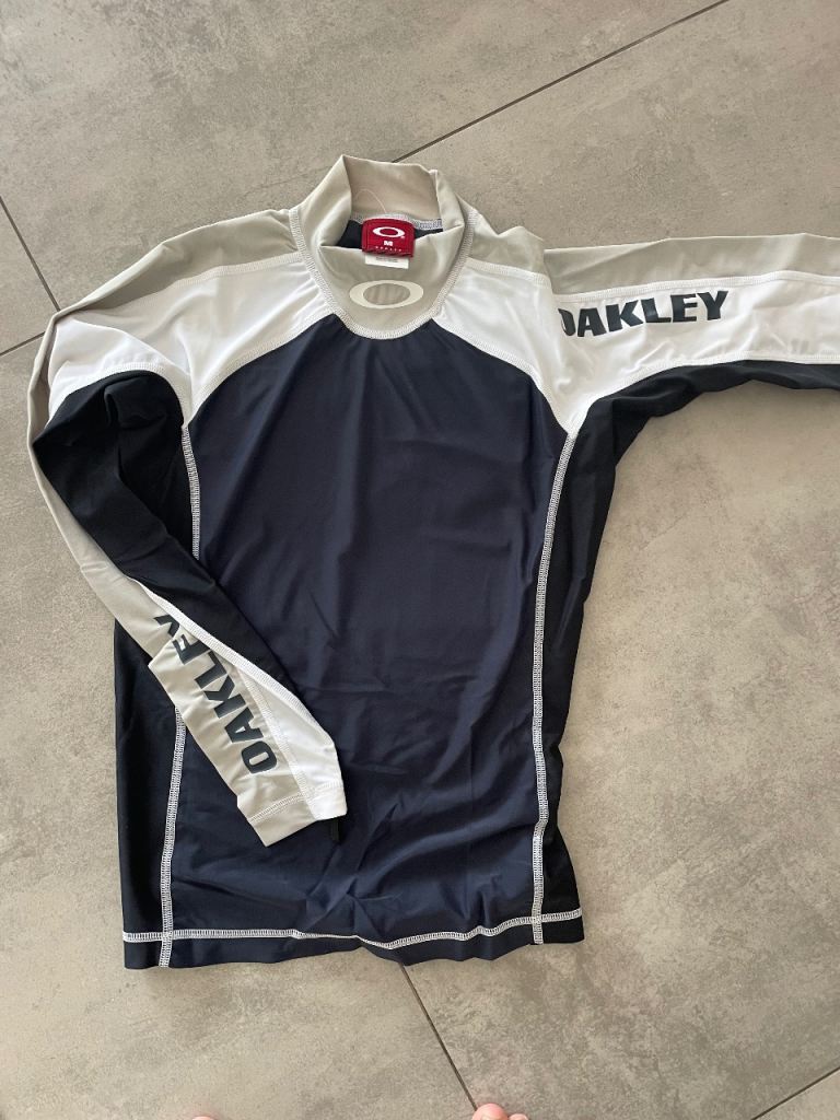  RASH VESTS
