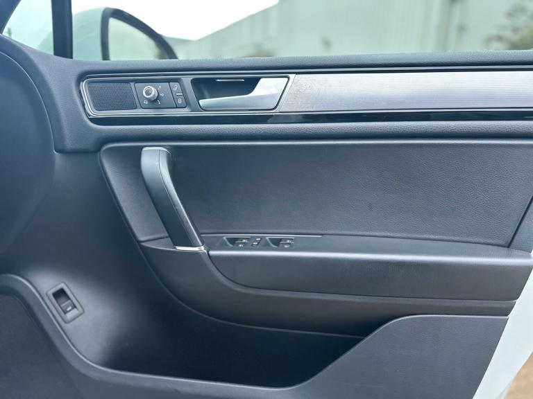 2015 Volkswagen Touareg 3.0 V6 TDI BlueMotion Tech 262 R-Line 5dr Tip Auto Euro 6 ESTATE Diesel A...