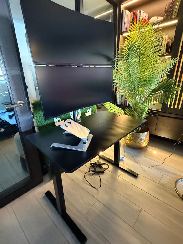 Selling a full high-end workstation setup in excellent  condition.