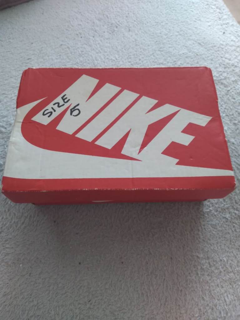 New boxed. Toddlers Nike trainers. 