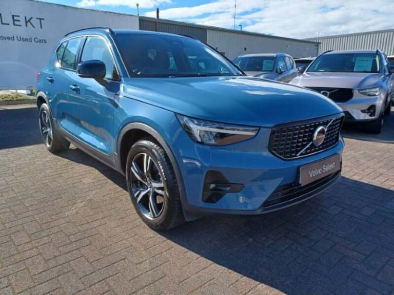 VOLVO XC40 2.0 B3P Plus Dark 5dr Auto