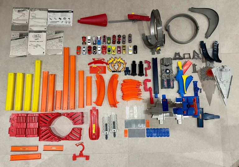 Hot Wheels Set, Track & Cars Bundle 