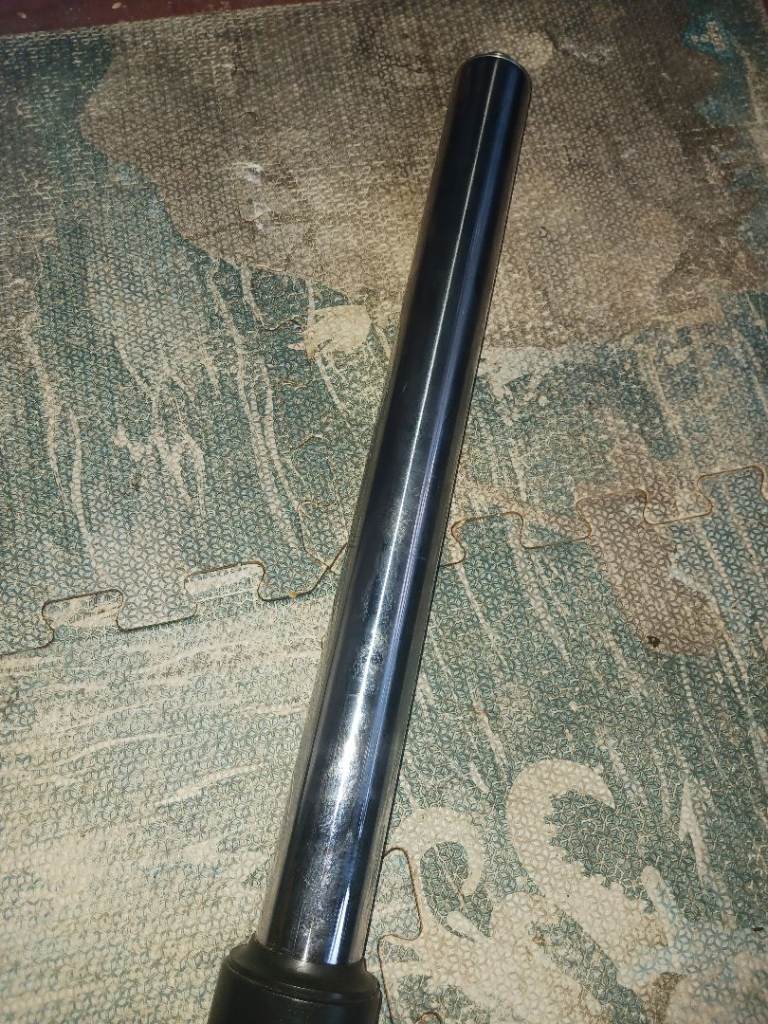 Suzuki dl650 2010 front left fork leg,undamaged. 