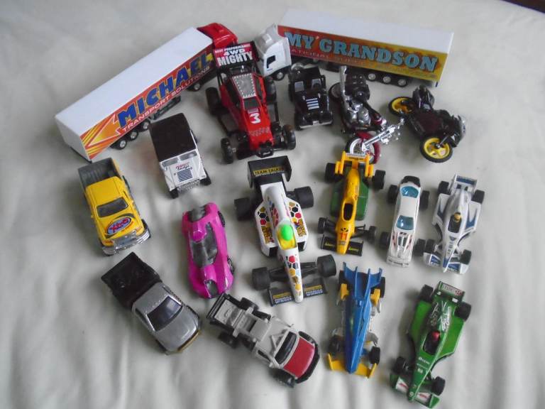 Child play toy mixed lot of metal vehicles, racing cars, lorries x 20   (4)