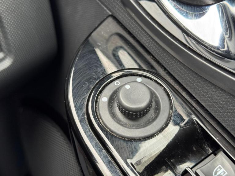 2014 Renault Clio 1.2 16V Dynamique MediaNav 5dr HATCHBACK PETROL Manual