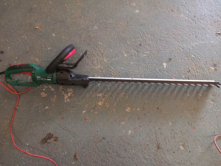 Qaulcast 600mm hedge trimmer corded 240 volt