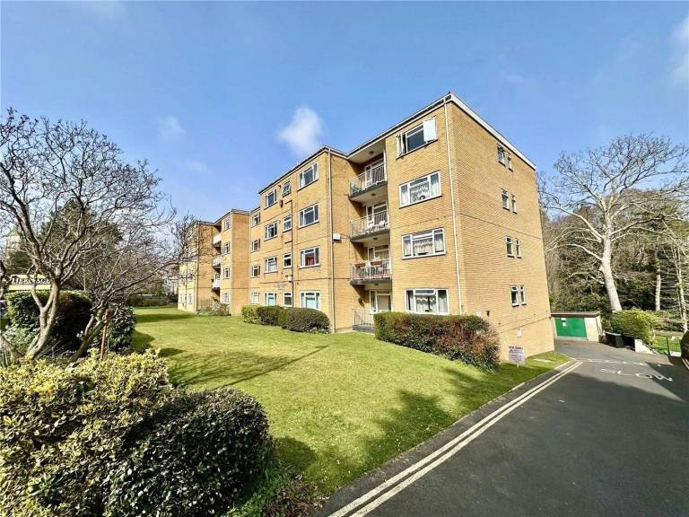 2 Bed Flat, Kernella Court 51/53 Surrey Road, BH4

