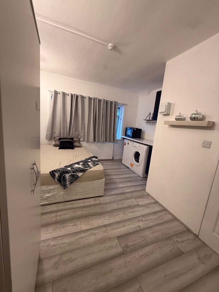 Studio Flat to rent -dss Accepted   NW2
