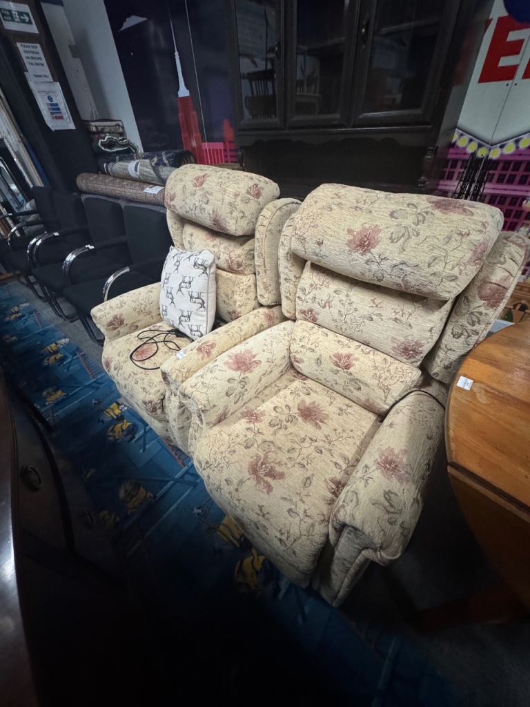 Rise & Recliner Chairs 