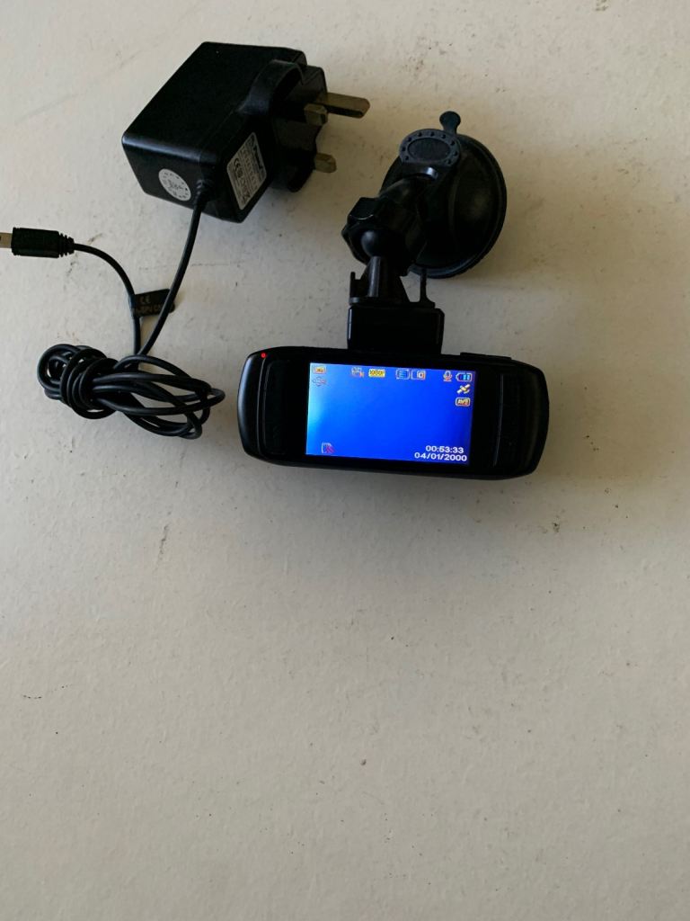 Nextbase 402G dash cam comes with mains charger