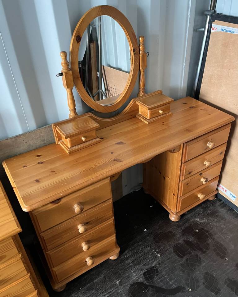A QUALITY SOLID PINE DRESSING TABLE & MIRROR