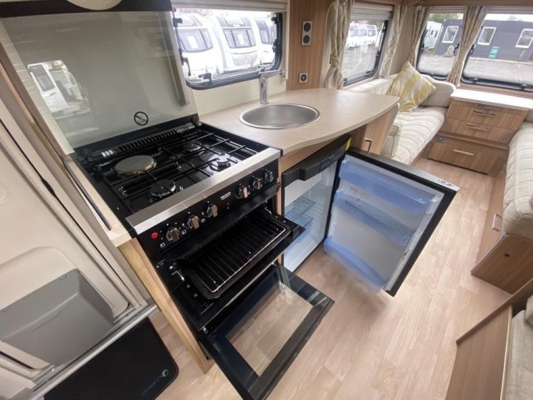 2017 LUNAR CLUBMAN ES LUXURY TOURING CARAVAN