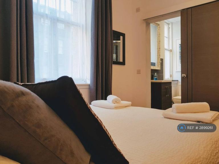 2 bedroom flat in Tron Square, Edinburgh, EH1 (2 bed) (#2899261)