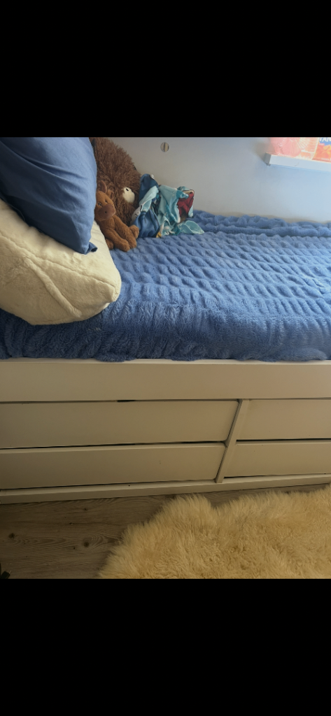 Single bed one draw needs attention other than that fine no mattress included 
