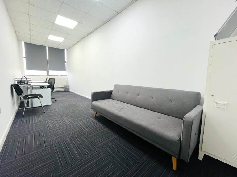 Medium Office / Beauty Studio to Rent in Park Royal NW10