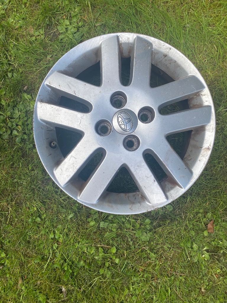 USED Toyota Yaris Camry Silver