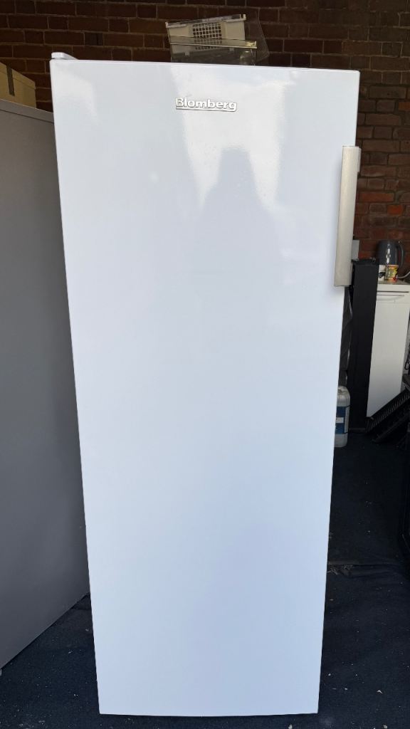 Blomberg Tall Upright Larder Fridge… ** LOCAL DELIVERY AVAILABLE **