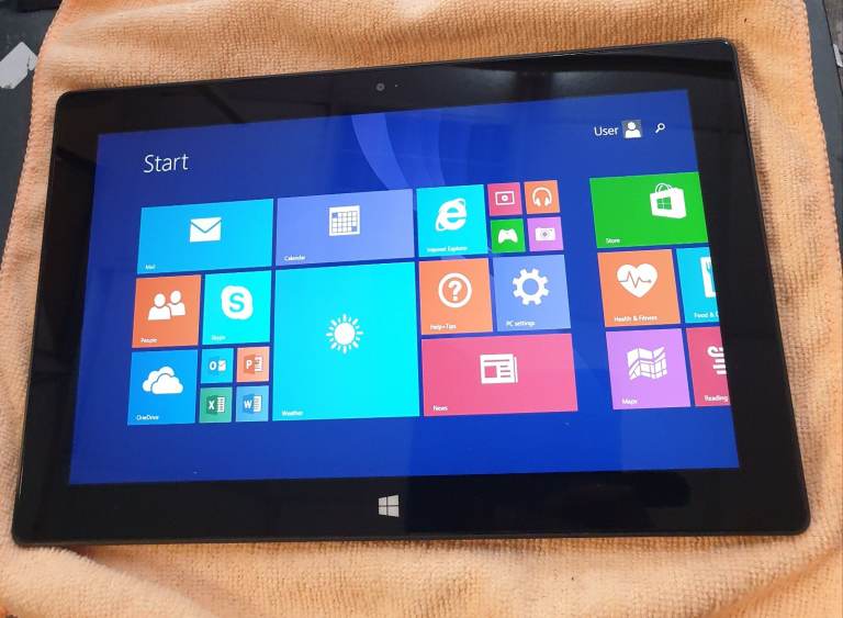 Microsoft Surface Tablet 32GB - Working with Charger