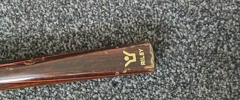 RILEY SNOOKER / POOL CUE - 2 PIECE