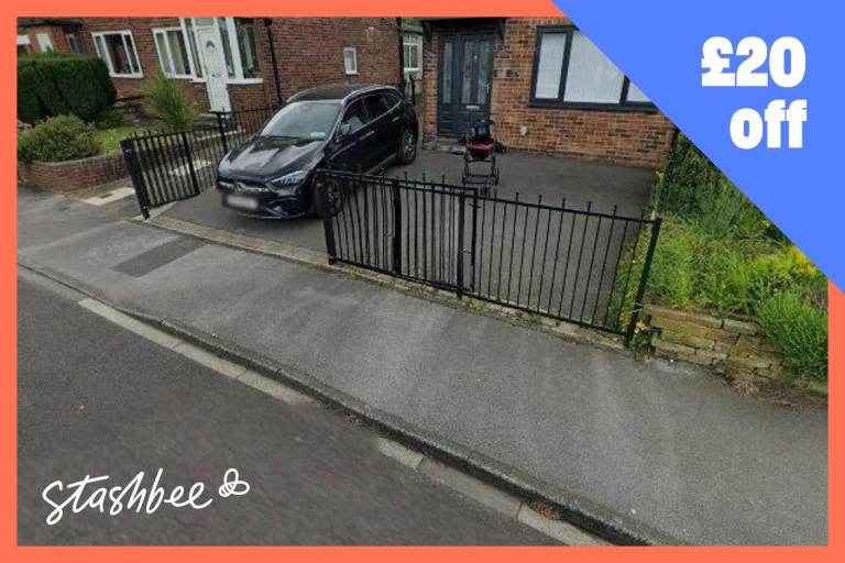 Garage to rent in Wakefield (WF3) | Stashbee
