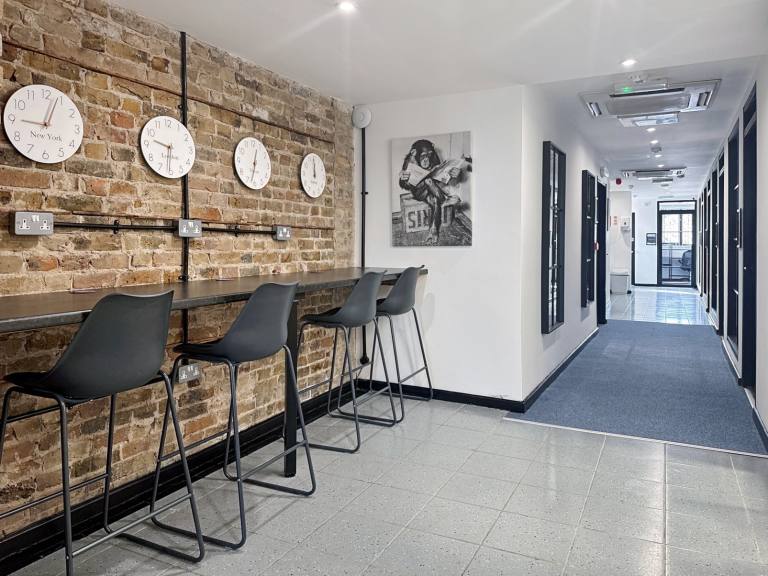 Margate - CT9 1XJ \ Private Office with 4 Desks