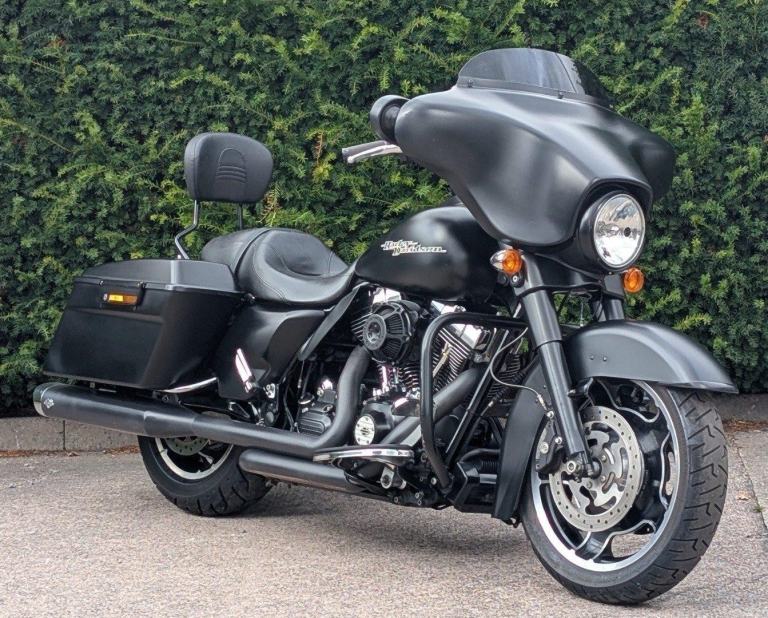 HARLEY DAVIDSON TOURING FLHX STREET GLIDE