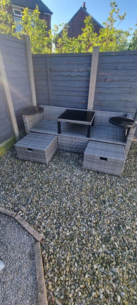 Rattan patio set 