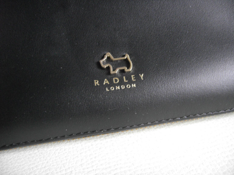 BLACK LEATHER CROSSOVER BAG