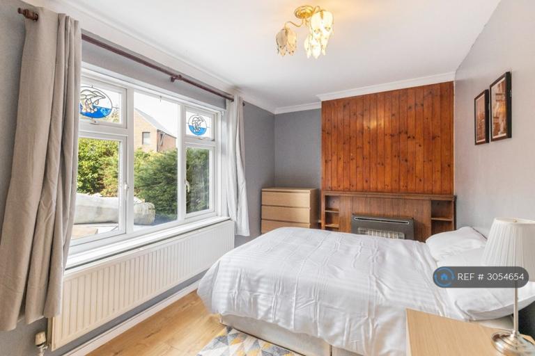 1 bedroom in St. Chads Road, Tilbury, RM18 (#3054654)
