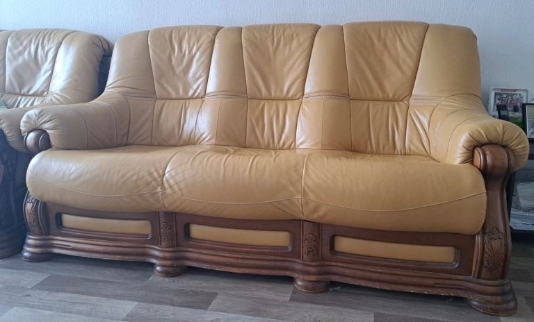 FREE vintage style genuine leather sofa with solid wood details