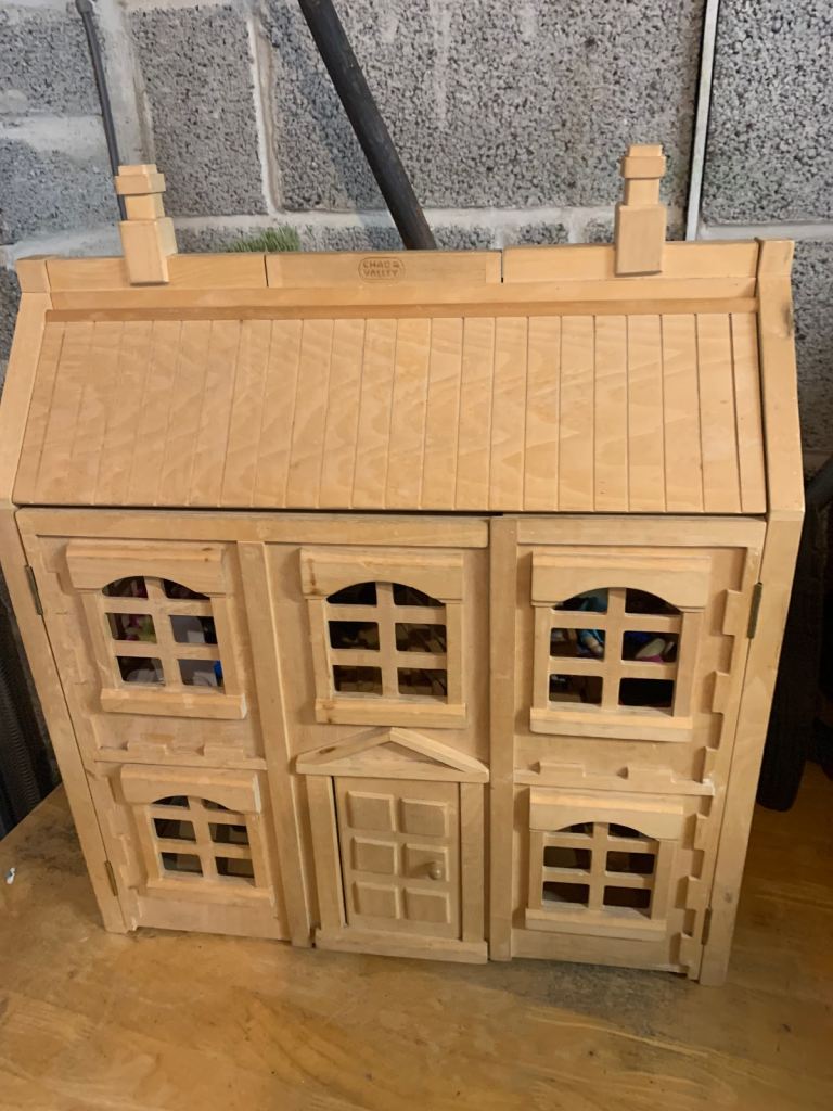 Chad valley dolls house with accessories 